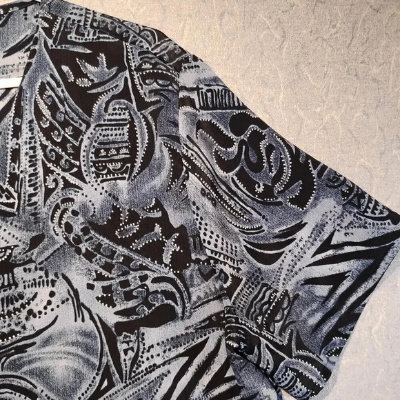 Carroll Reed  Women's Blue & Black Short Sleeve V-Neck Button Down Blouse Size X - Picture 7 of 9